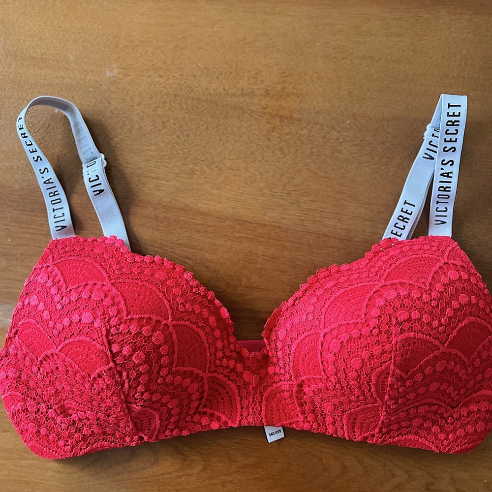 VICTORIAS SECRET red lace lightly lined bra 34C